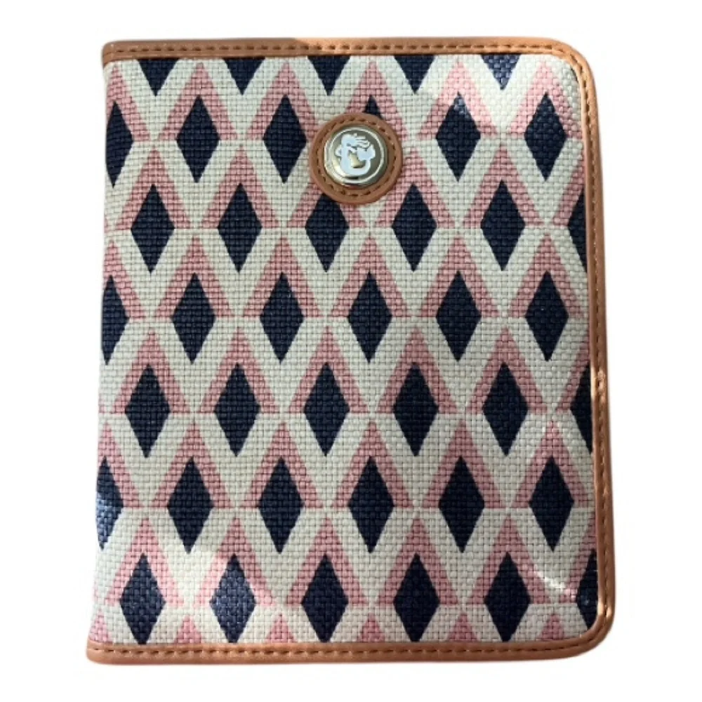 Spartina Geometric Patterned Notepad Clutch with Button Detail - Picture 7 of 7